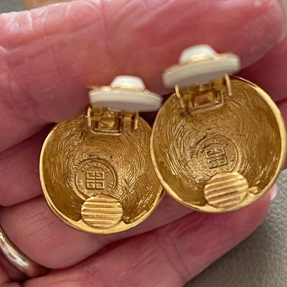 Vintage Givenchy Gold Logo & Faux Pearl Drop Clip-On Earrings - Picture 3 of 6